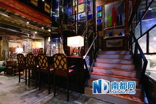 7米高的玻璃屏風打造有味道的吧臺。